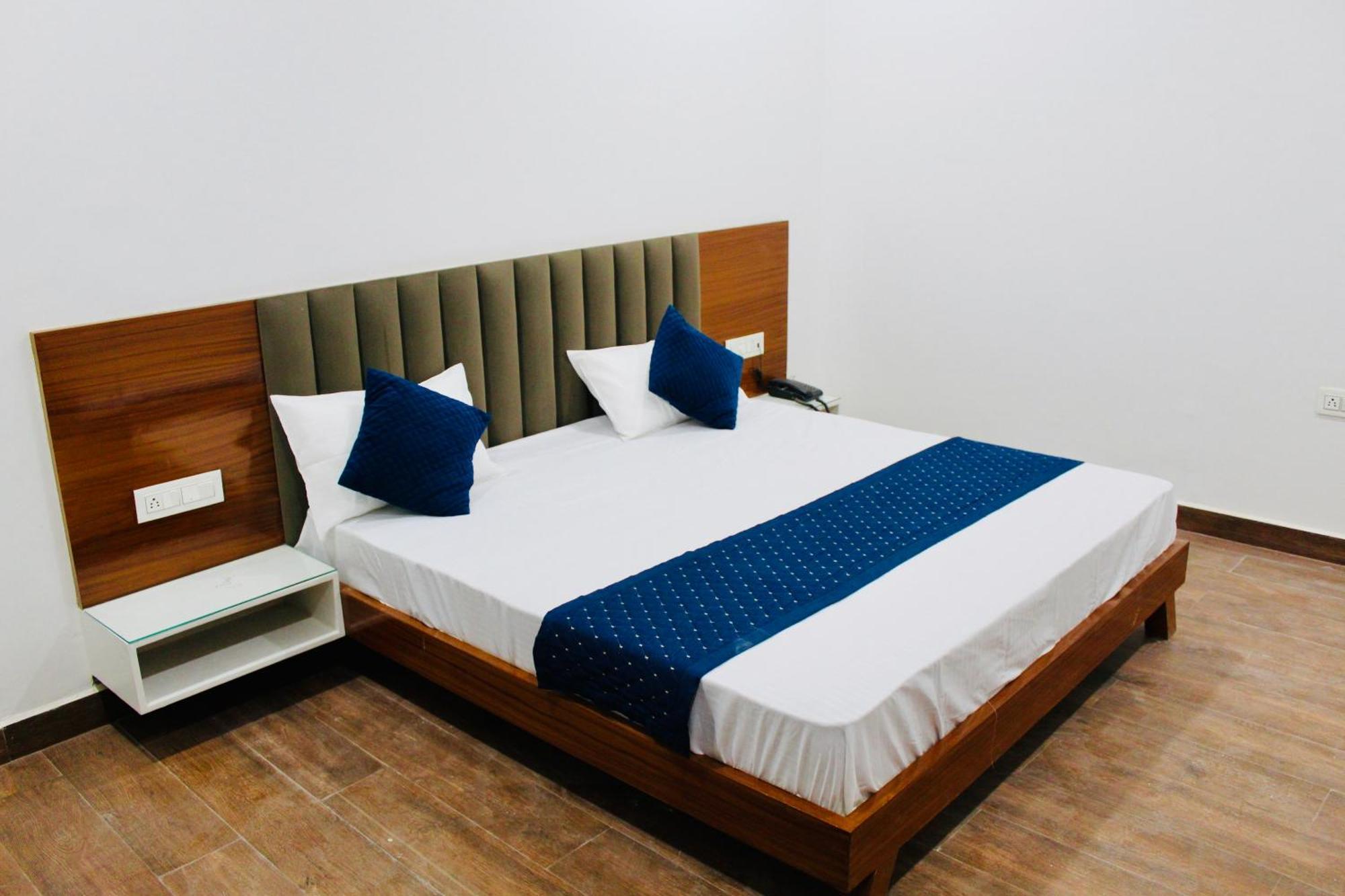 The Loya Hotel Muktsar Екстериор снимка