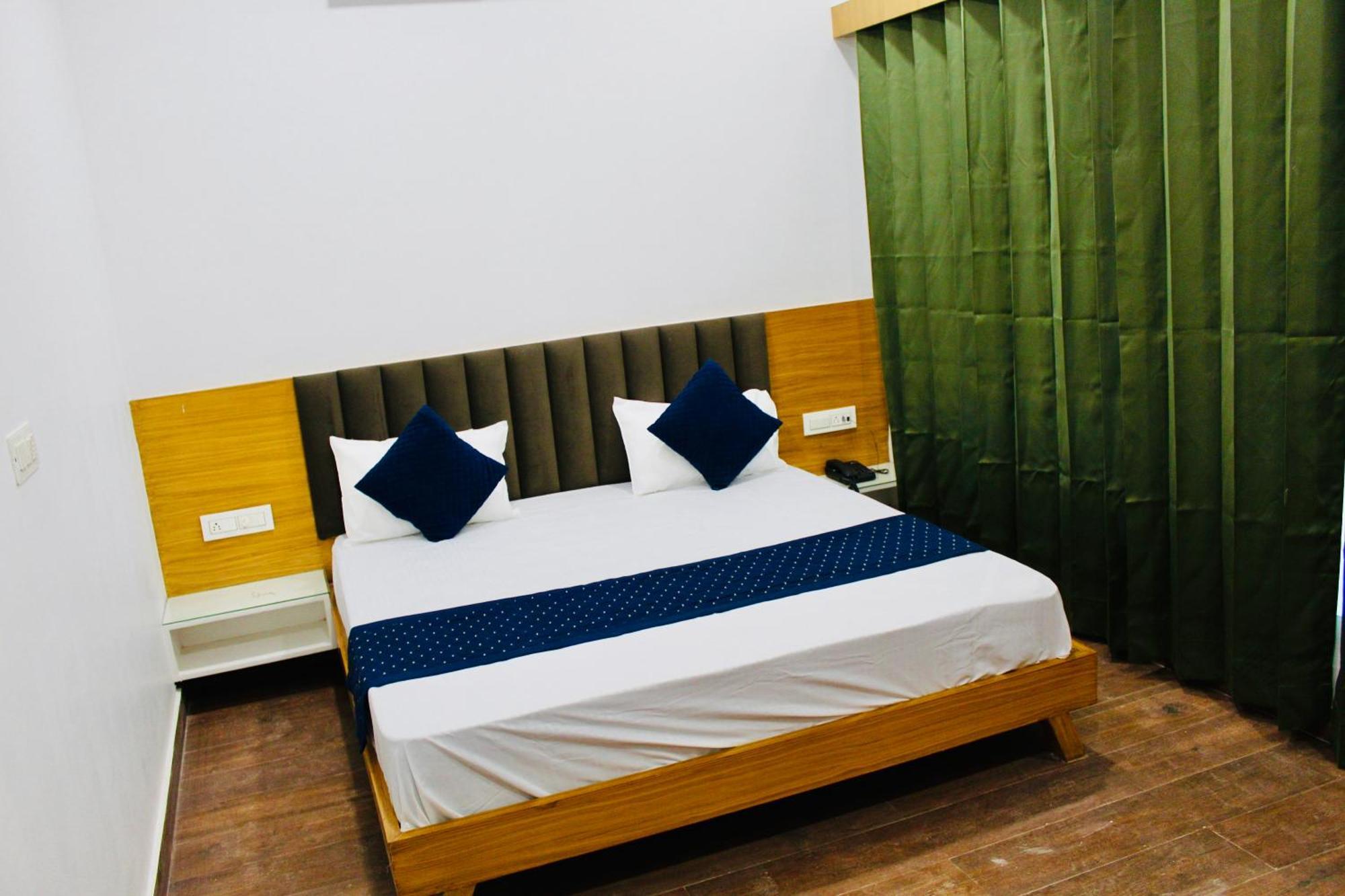 The Loya Hotel Muktsar Екстериор снимка