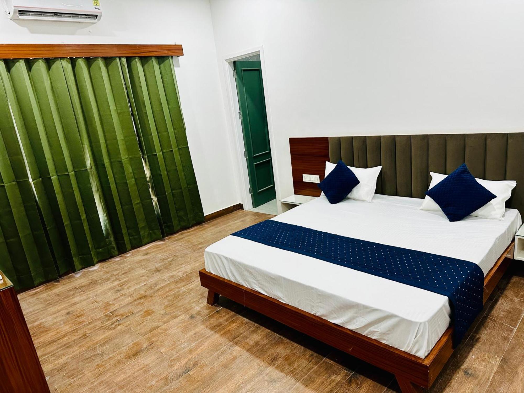 The Loya Hotel Muktsar Екстериор снимка