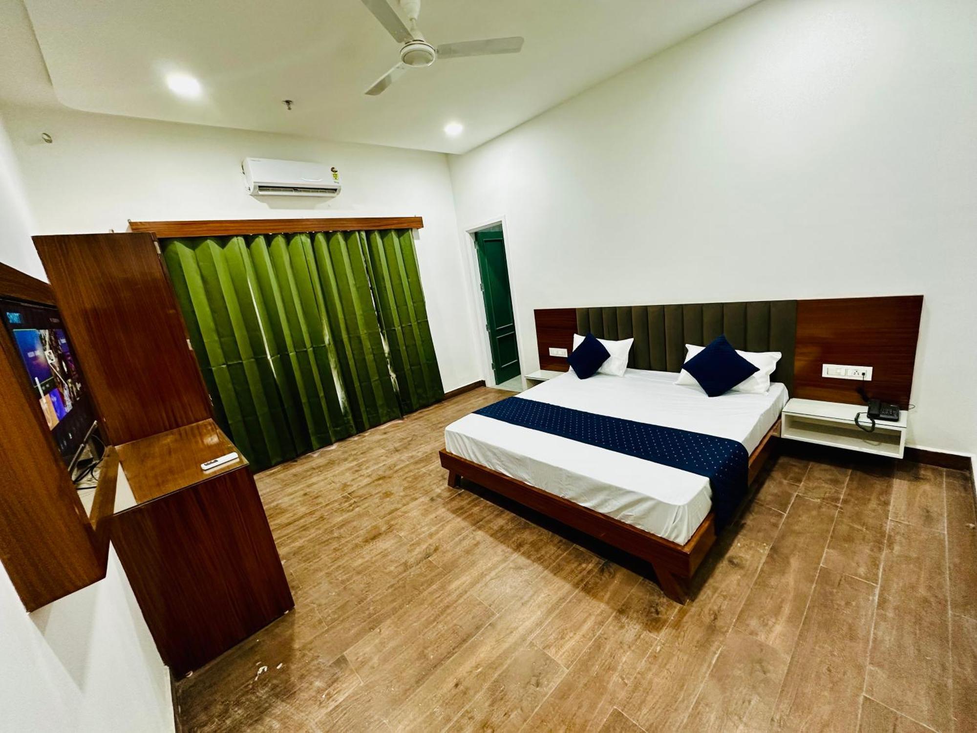 The Loya Hotel Muktsar Екстериор снимка
