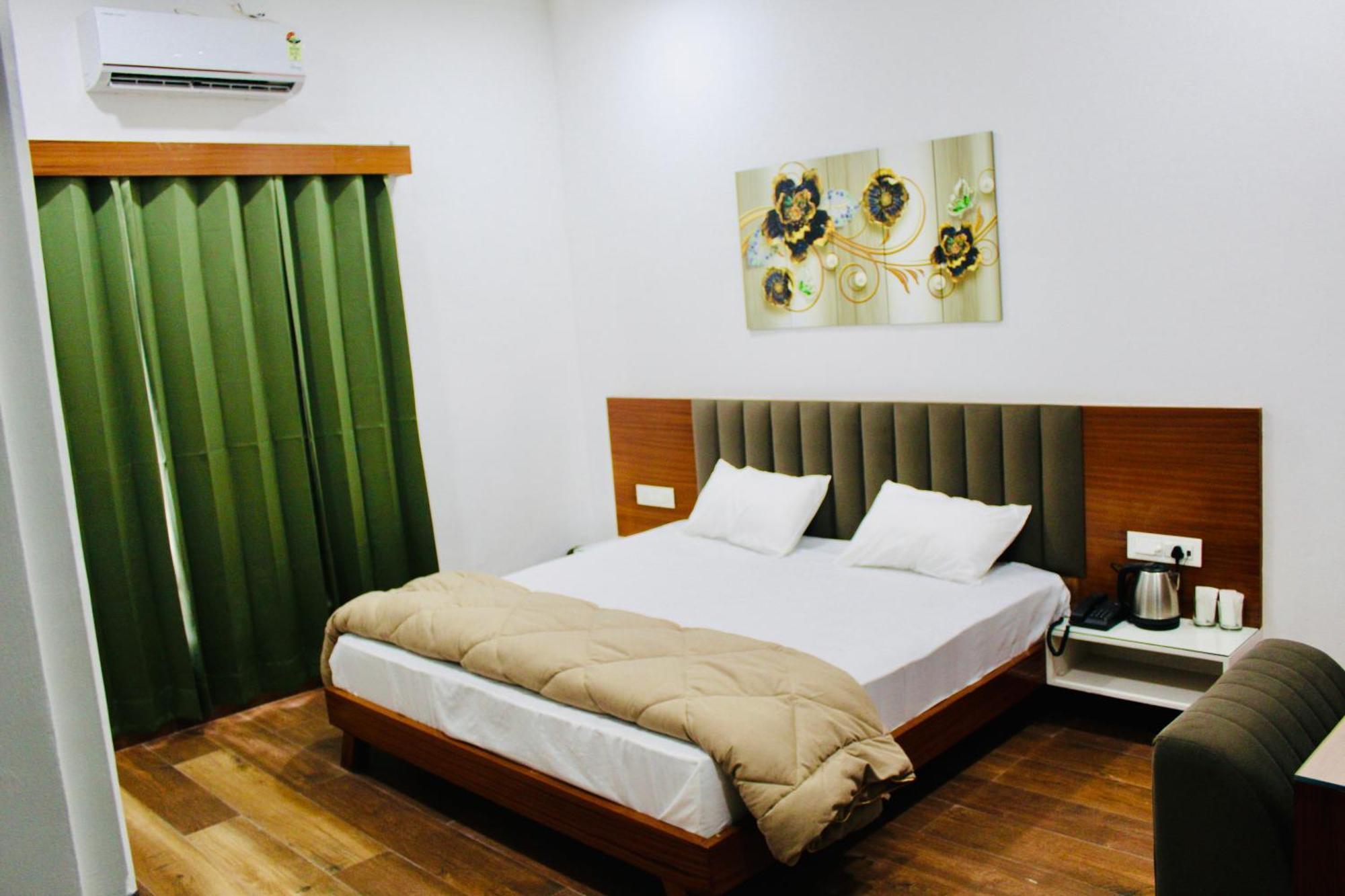 The Loya Hotel Muktsar Екстериор снимка